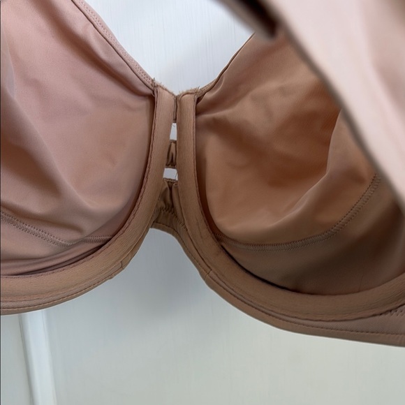 Spanx Low-profile Minimizer Bra - Picture 6 of 8